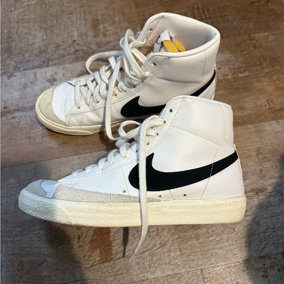 Nike Women's Blazer High Tops - Picture 1 of 3